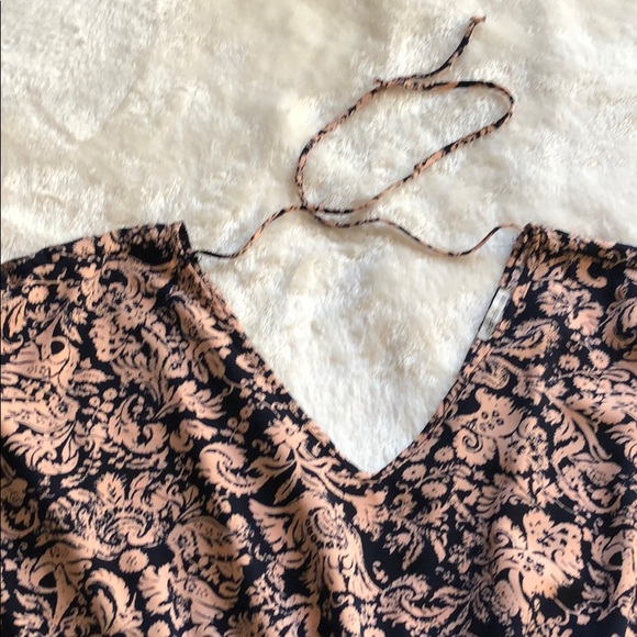 Beautiful Romper size Medium - Picture 3 of 4